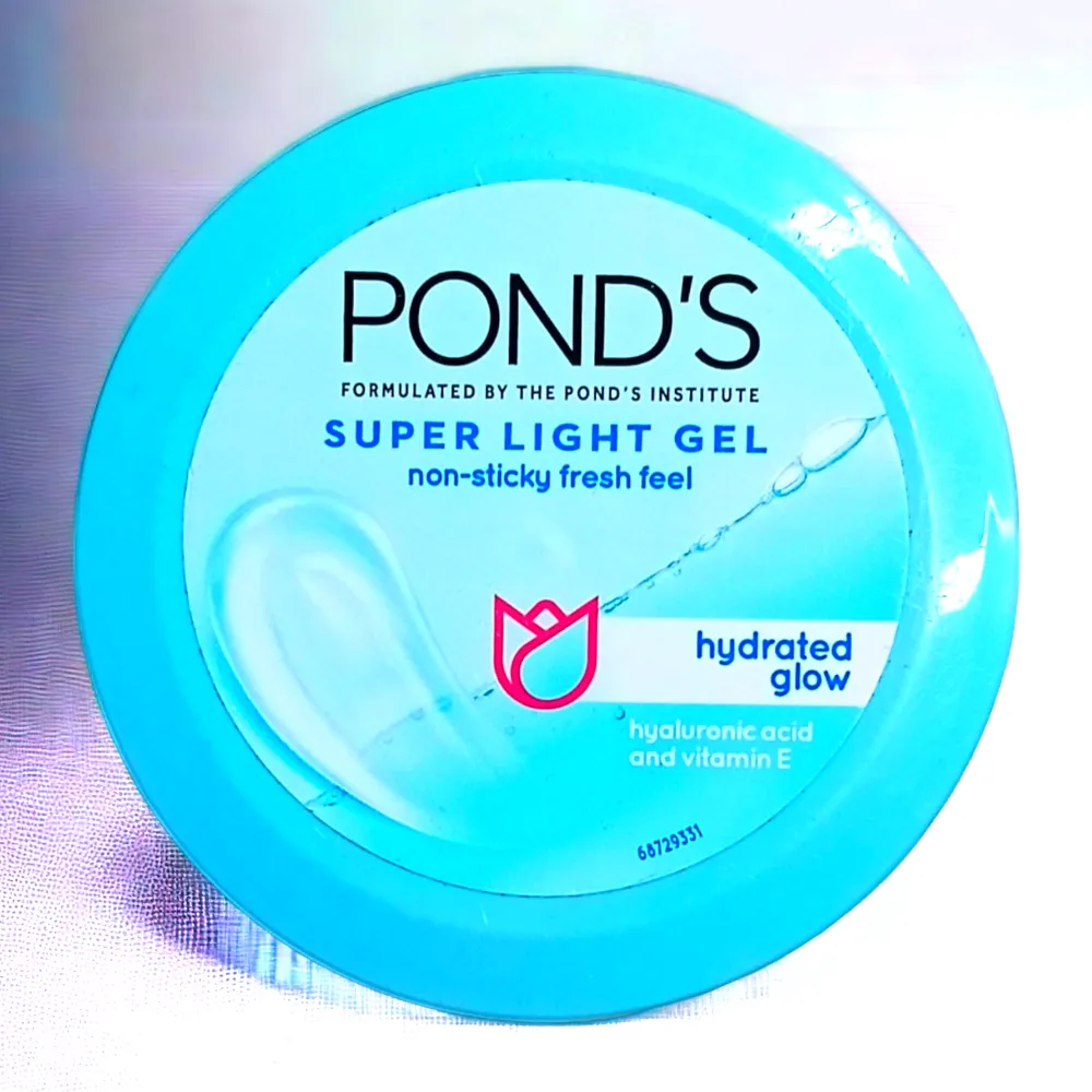 Pond's Hydrated Glow Super Light Gel